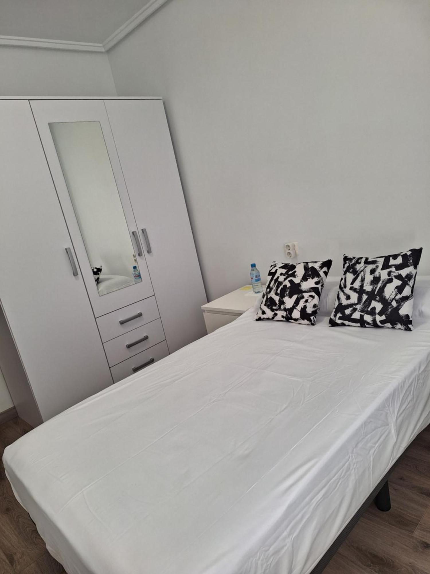 Habitacion Individual Daire Valensiya Dış mekan fotoğraf